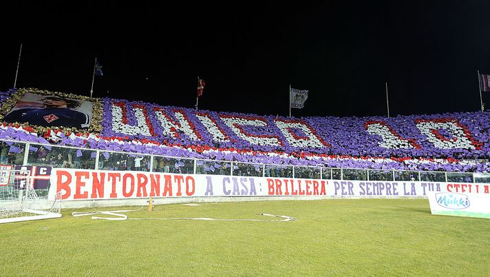 FLORENCE, ITALY - JANUARY 15: Fans of ACF Fiorentina during the Serie A match between ACF Fiorentina and Juventus FC at Stadio Artemio Franchi on January 15, 2017 in Florence, Italy.  (Photo by Gabriele Maltinti/Getty Images) 