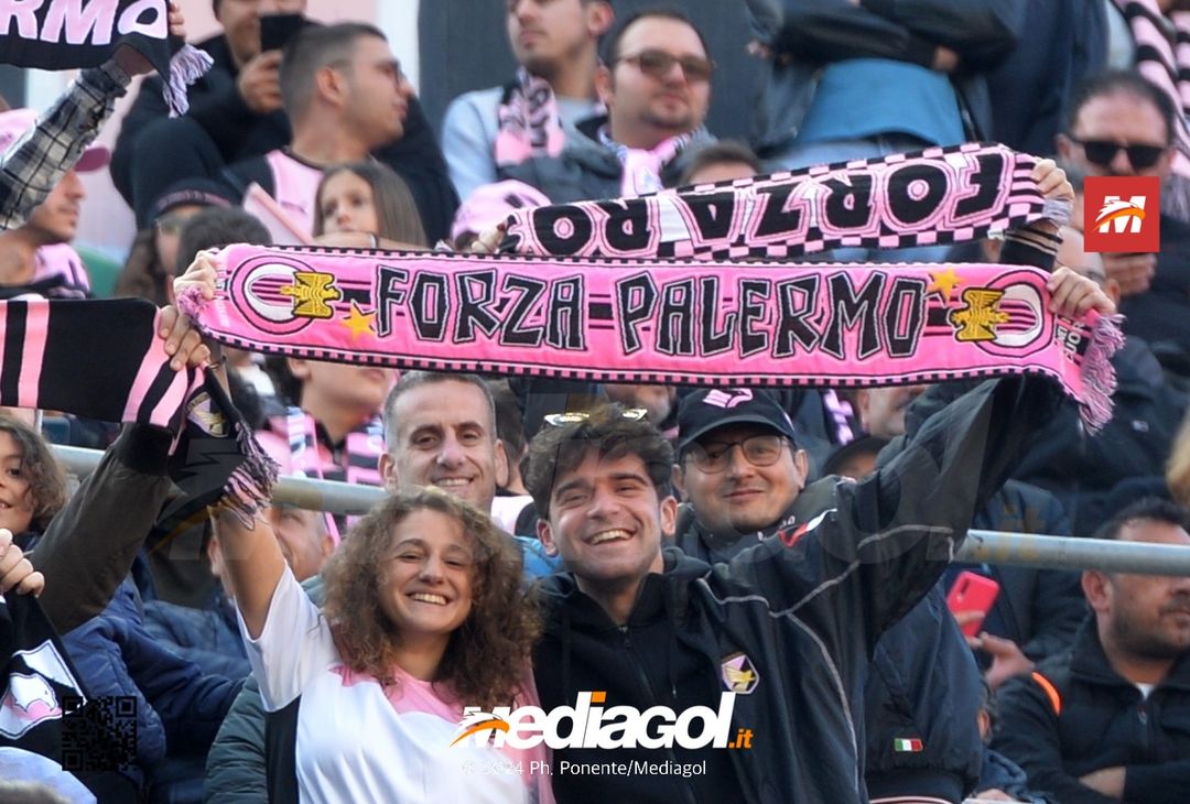 FOTOTIFO Palermo-Como 3-0, gli scatti ai tifosi al “Renzo Barbera” (GALLERY) - immagine 11