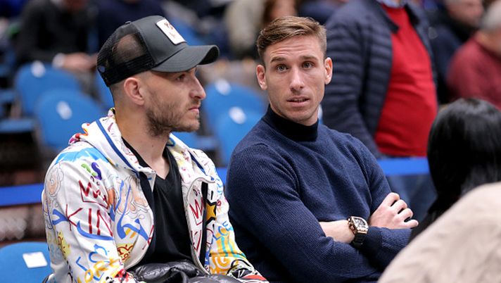 MILAN, ITALY - FEBRUARY 20: Gabriel Paletta, football palyer of A.C.Monza and Lucas Biglia, football player of A.C. Milan attending the 2019/2020 Turkish Airlines EuroLeague Regular Season Round 25 match between AX Armani Exchange Milan and Khimki Moscow Region at Mediolanum Forum on February 20, 2020 in Milan, Italy. (Photo by Giuseppe Cottini/Euroleague Basketball via Getty Images) Paletta come Ranocchia: con il Monza è rescissione consensuale - immagine 1