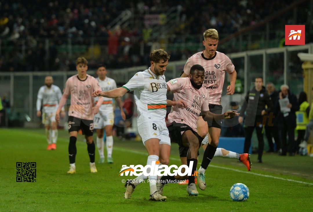 FOTO Palermo-Venezia 0-3, 30ª giornata Serie B 2023-2024 (GALLERY) - immagine 55