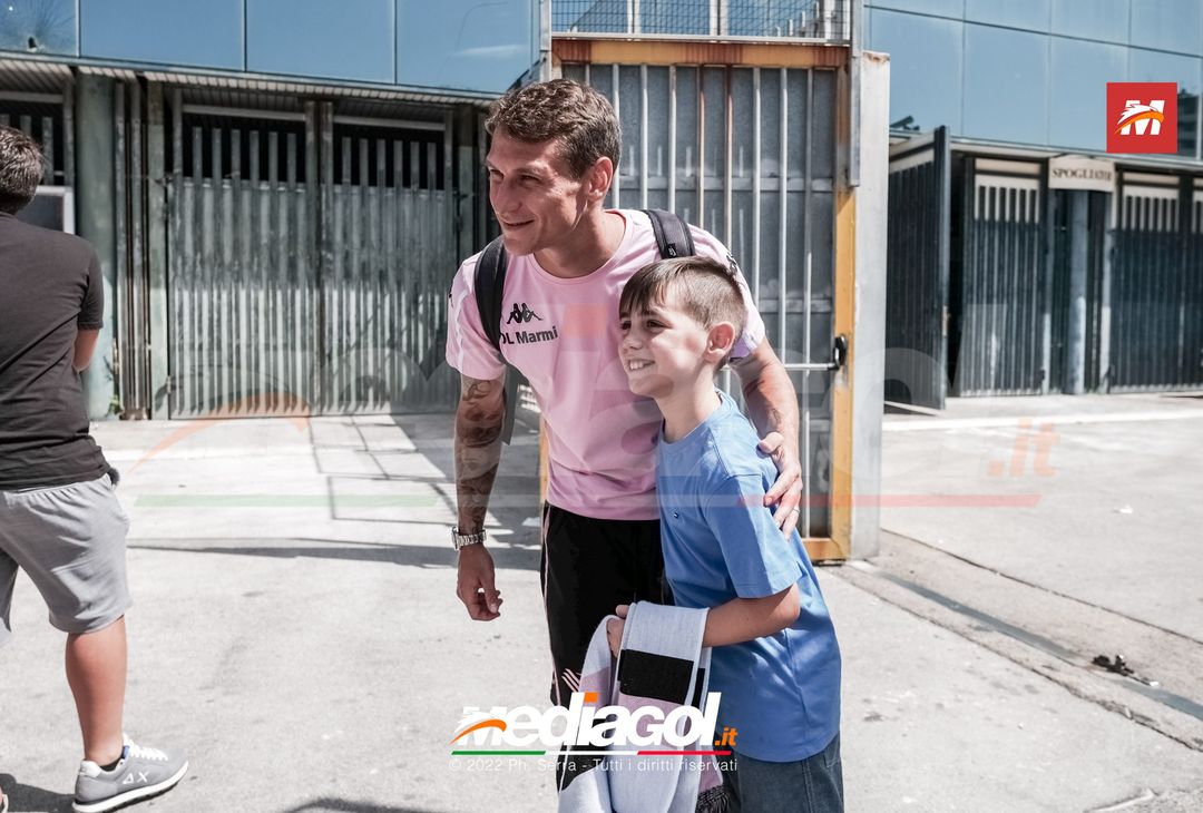 FOTO Frosinone-Palermo, i rosanero in partenza dallo stadio “Renzo Barbera” (Gallery) - immagine 10