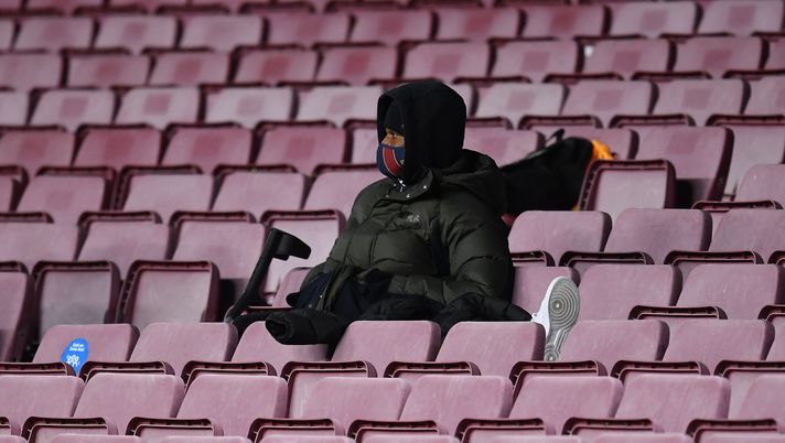 BARCELONA, SPAIN - DECEMBER 08: The injured Ansu Fati of Barcelona looks on from the stands during the UEFA Champions League Group G stage match between FC Barcelona and Juventus at Camp Nou on December 08, 2020 in Barcelona, Spain. Sporting stadiums around Spain remain under strict restrictions due to the Coronavirus Pandemic as Government social distancing laws prohibit fans inside venues resulting in games being played behind closed doors. (Photo by David Ramos/Getty Images) BARCELONA, SPAIN - DECEMBER 08: The injured Ansu Fati of Barcelona looks on from the stands during the UEFA Champions League Group G stage match between FC Barcelona and Juventus at Camp Nou on December 08, 2020 in Barcelona, Spain. Sporting stadiums around Spain remain under strict restrictions due to the Coronavirus Pandemic as Government social distancing laws prohibit fans inside venues resulting in games being played behind closed doors. (Photo by David Ramos/Getty Images)