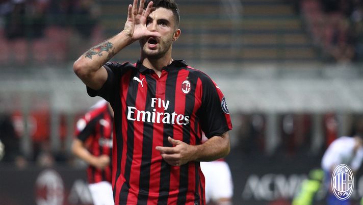 Patrick Cutrone, attaccante del Milan, con la sua ormai celebre esultanza della 'maschera' (credits: acmilan.com) 