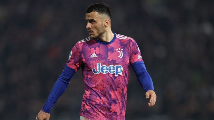 LA SPEZIA, ITALY - FEBRUARY 19: Filip Kostic of Juventus FC looks on during the Serie A match between Spezia Calcio and Juventus FC at Stadio Alberto Picco on February 19, 2023 in La Spezia, Italy. (Photo by Francesco Scaccianoce/Getty Images) Sky: “Aggiornamento su Kostic, queste sono le prime sensazioni sullo stop” - immagine 1