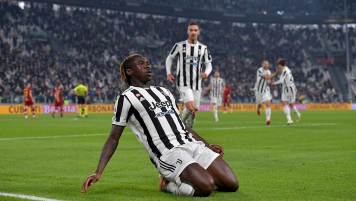 TURIN, ITALY - OCTOBER 17: Moise Kean of Juventus celebrates after scoring his team's first goal during the Serie A match between Juventus and AS Roma at Allianz Stadium on October 17, 2021 in Turin, Italy. (Photo by Daniele Badolato - Juventus FC/Juventus FC via Getty Images ) Pagelle Juventus – Roma 1-0: Kean regala il successo ai bianconeri – Voti Fantacalcio - immagine 1