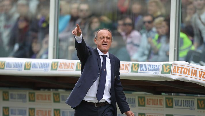 FLORENCE, ITALY - APRIL 22: Fiorentina head coach Delio Rossi (Photo by Gabriele Maltinti/Getty Images) 