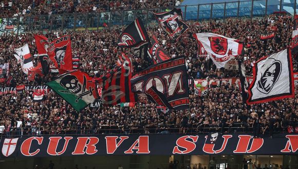 La Curva Sud, cuore del tifo rossonero, durante Milan-Dinamo Zagabria 3-1 (Champions League 2022-2023) | AC Milan News (Getty Images) Curva Sud AC Milan Milan-Dinamo Zagabria 3-1 Champions League 2022-2023