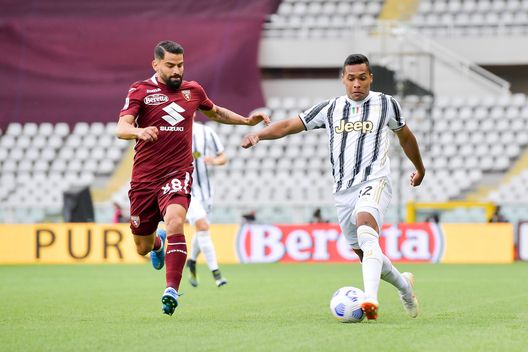 TURIN, ITALY - APRIL 03: Alex Sandro of Juventus is challenged by Tomas Eduardo Rincon of Torino FC during the Serie A match between Torino FC and Juventus at Stadio Olimpico di Torino on April 03, 2021 in Turin, Italy. Sporting stadiums around Italy remain under strict restrictions due to the Coronavirus Pandemic as Government social distancing laws prohibit fans inside venues resulting in games being played behind closed doors. (Photo by Daniele Badolato - Juventus FC/Juventus FC via Getty Images) TURIN, ITALY - APRIL 03: Alex Sandro of Juventus is challenged by Tomas Eduardo Rincon of Torino FC during the Serie A match between Torino FC and Juventus at Stadio Olimpico di Torino on April 03, 2021 in Turin, Italy. Sporting stadiums around Italy remain under strict restrictions due to the Coronavirus Pandemic as Government social distancing laws prohibit fans inside venues resulting in games being played behind closed doors. (Photo by Daniele Badolato - Juventus FC/Juventus FC via Getty Images)