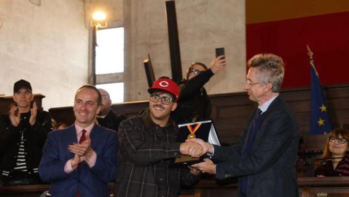 FOTO Il sindaco Manfredi premia Geolier: le parole al miele per il rapper sui social - immagine 1