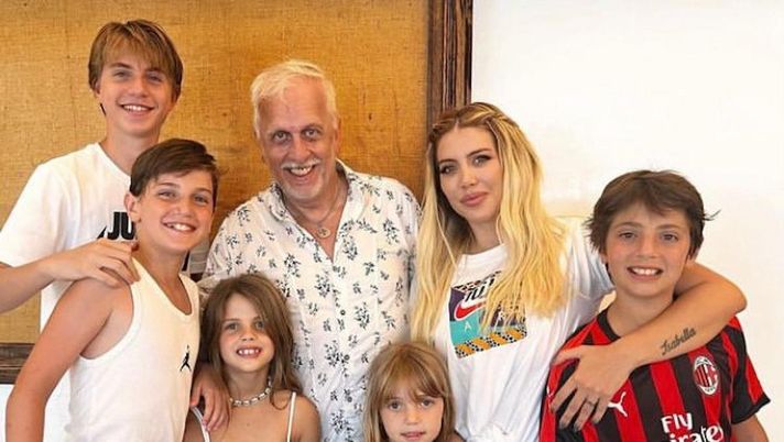 Wanda fa pace con il padre e posta la foto della famiglia allargata: Nara-Lopez-Icardi - immagine 1