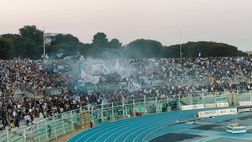 No trasferta e no maxischermo: ma i tifosi del Pescara caricano lo stesso la squadra per il derby