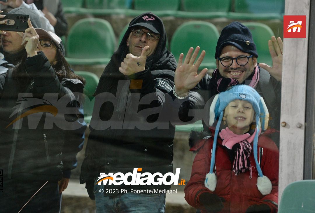 FOTOTIFO Palermo-Modena 5-2, gli scatti ai tifosi al “Renzo Barbera” (Gallery) - immagine 3