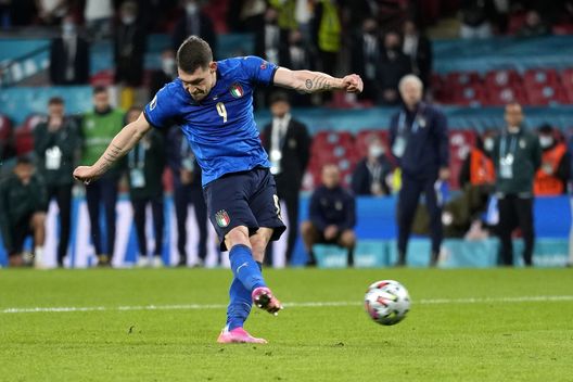 LONDON, ENGLAND - JULY 06: Andrea Belotti of Italy scores their team's second penalty in the penalty shoot out during the UEFA Euro 2020 Championship Semi-final match between Italy and Spain at Wembley Stadium on July 06, 2021 in London, England. (Photo by Frank Augstein - Pool/Getty Images) LONDON, ENGLAND - JULY 06: Andrea Belotti of Italy scores their team's second penalty in the penalty shoot out during the UEFA Euro 2020 Championship Semi-final match between Italy and Spain at Wembley Stadium on July 06, 2021 in London, England. (Photo by Frank Augstein - Pool/Getty Images)