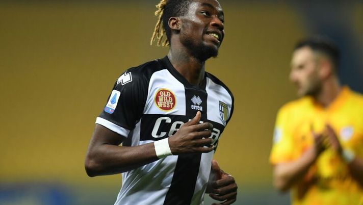 PARMA, ITALY - DECEMBER 16: Yann Karamoh of Parma Calcio looks on during the Serie A match between Parma Calcio and Cagliari Calcio at Stadio Ennio Tardini on December 16, 2020 in Parma, Italy. (Photo by Alessandro Sabattini/Getty Images) Parma, le prove in difesa e la sorpresa Gervinho: la probabile formazione di D’Aversa - immagine 1