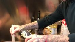 VIDEO / Beckham alle prese con i fornelli. “Preparo lo stufato di manzo”
