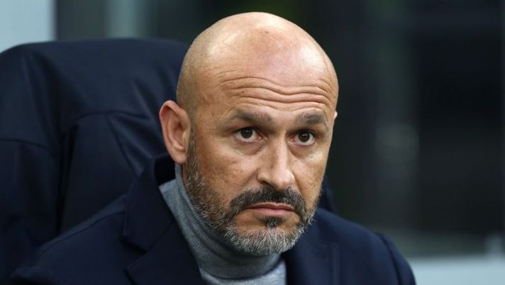 MILAN, ITALY - MARCH 19: Vincenzo Italiano, Head Coach of Fiorentina looks on prior to the Serie A match between FC Internazionale and ACF Fiorentina at Stadio Giuseppe Meazza on March 19, 2022 in Milan, Italy. (Photo by Marco Luzzani/Getty Images) Italiano: “Jovic deve tornare un calciatore vero! Milenkovic ad ora è nostro, Mandragora…” - immagine 1