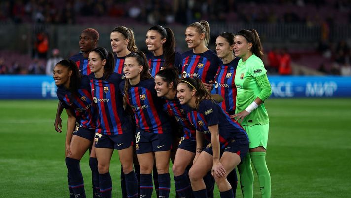 BARCELONA, SPAIN - DECEMBER 21: Barcelona team pose for a picture ahead of the UEFA Women's Champions League group D match between FC Barcelona and FC Rosengard at Camp Nou on December 21, 2022 in Barcelona, Spain. (Photo by Eric Alonso/Getty Images) Barcellona femminile, record mondiale: 50 partite vinte di fila! - immagine 1