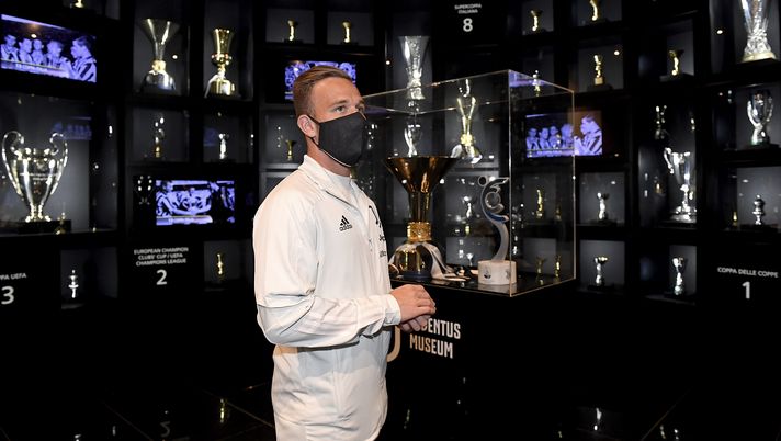 TURIN, ITALY - SEPTEMBER 02: Juventus' new signing Arthur meets the press at Allianz Stadium on September 02, 2020 in Turin, Italy. (Photo by Filippo Alfero - Juventus FC/Juventus FC via Getty Images) TURIN, ITALY - SEPTEMBER 02: Juventus' new signing Arthur meets the press at Allianz Stadium on September 02, 2020 in Turin, Italy. (Photo by Filippo Alfero - Juventus FC/Juventus FC via Getty Images)