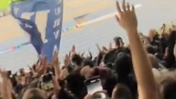 Napoli-Barcellona, spettacolo in Curva B: il coro è da brividi