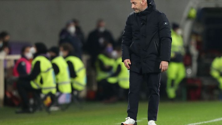 FLORENCE, ITALY - FEBRUARY 05: Vincenzo Italiano manager of ACF Fiorentina reacts during the Serie A match between ACF Fiorentina and SS Lazio at Stadio Artemio Franchi on February 5, 2022 in Florence, Italy. (Photo by Gabriele Maltinti/Getty Images) VIDEO – La Lazio gongola: con la Fiorentina una gara da Playstation - immagine 1