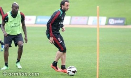 acmilan.com acmilan.com