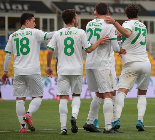 PARMA, ITALY - MAY 16: Manuel Locatelli (R) of US Sassuolo celebrates with his team-mates after scoring the opening goal during the Serie A match between Parma Calcio and US Sassuolo at Stadio Ennio Tardini on May 16, 2021 in Parma, Italy. (Photo by Emilio Andreoli/Getty Images) PARMA, ITALY - MAY 16: Manuel Locatelli (R) of US Sassuolo celebrates with his team-mates after scoring the opening goal during the Serie A match between Parma Calcio and US Sassuolo at Stadio Ennio Tardini on May 16, 2021 in Parma, Italy. (Photo by Emilio Andreoli/Getty Images)