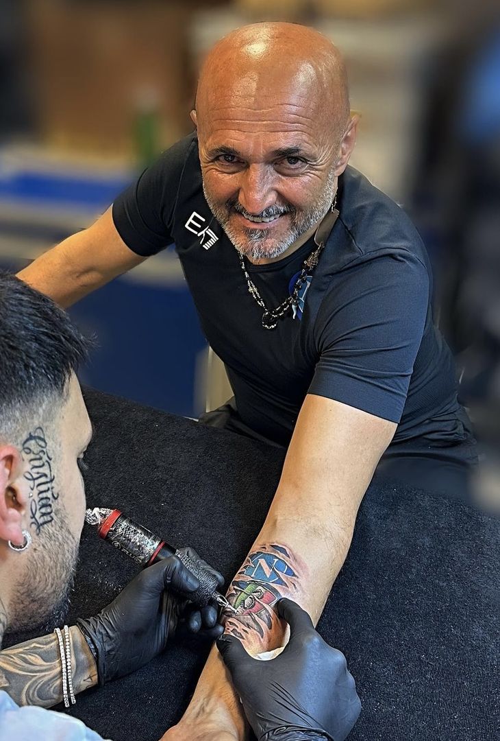 GALLERY Spalletti and his love for Naples, gets his third Scudetto tattooed! All photos - image 3
