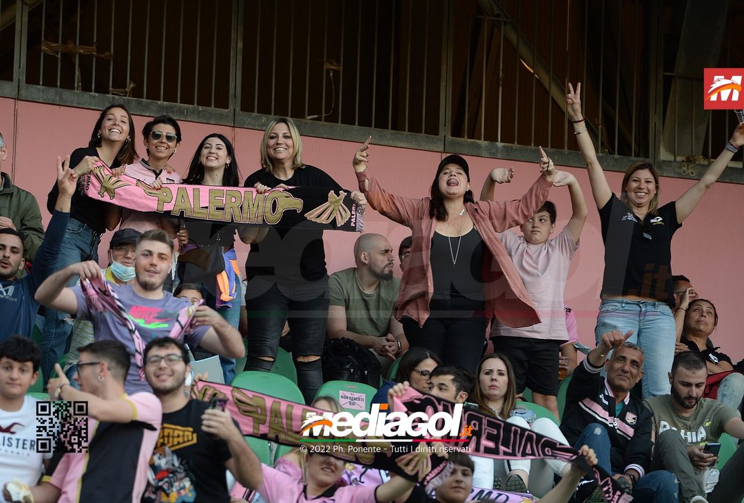 Fototifo, i tifosi allo stadio per Palermo-Virtus Entella 2-2 (gallery) - immagine 43