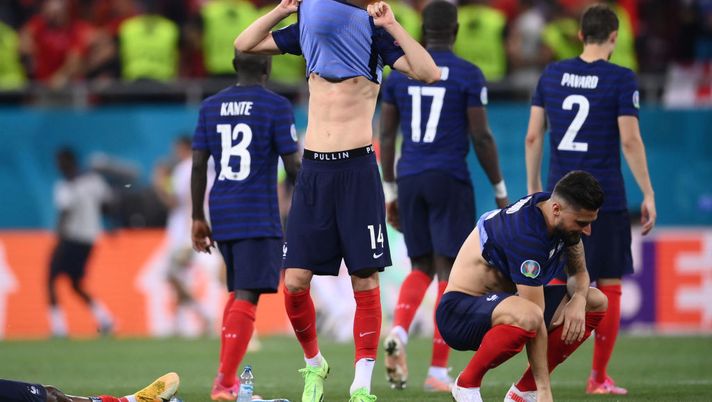 BUCHAREST, ROMANIA - JUNE 28: Adrien Rabiot and Olivier Giroud of France look dejected after team mate Kylian Mbappe (not pictured) misses their side's decisive penalty during the UEFA Euro 2020 Championship Round of 16 match between France and Switzerland at National Arena on June 28, 2021 in Bucharest, Romania. (Photo by Daniel Mihailescu - Pool/Getty Images) BUCHAREST, ROMANIA - JUNE 28: Adrien Rabiot and Olivier Giroud of France look dejected after team mate Kylian Mbappe (not pictured) misses their side's decisive penalty during the UEFA Euro 2020 Championship Round of 16 match between France and Switzerland at National Arena on June 28, 2021 in Bucharest, Romania. (Photo by Daniel Mihailescu - Pool/Getty Images)