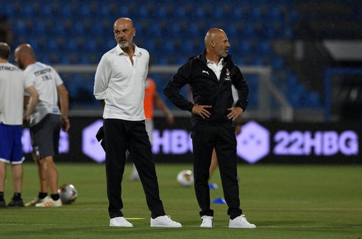 FERRARA, ITALY - JULY 01: Stefano Pioli, Manager of AC Milan (L) and Giacomo Murelli, Assistant coach of AC Milan (R) during the Serie A match between SPAL and AC Milan at Stadio Paolo Mazza on July 1, 2020 in Ferrara, Italy. (Photo by Chris Ricco/Getty Images) FERRARA, ITALY - JULY 01: Stefano Pioli, Manager of AC Milan (L) and Giacomo Murelli, Assistant coach of AC Milan (R) during the Serie A match between SPAL and AC Milan at Stadio Paolo Mazza on July 1, 2020 in Ferrara, Italy. (Photo by Chris Ricco/Getty Images)