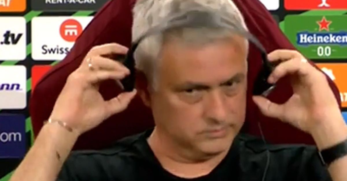 Mourinho Show Si Toglie Le Cuffie E Non Risponde Alle Domande In Conferenza Video Ita Sport 