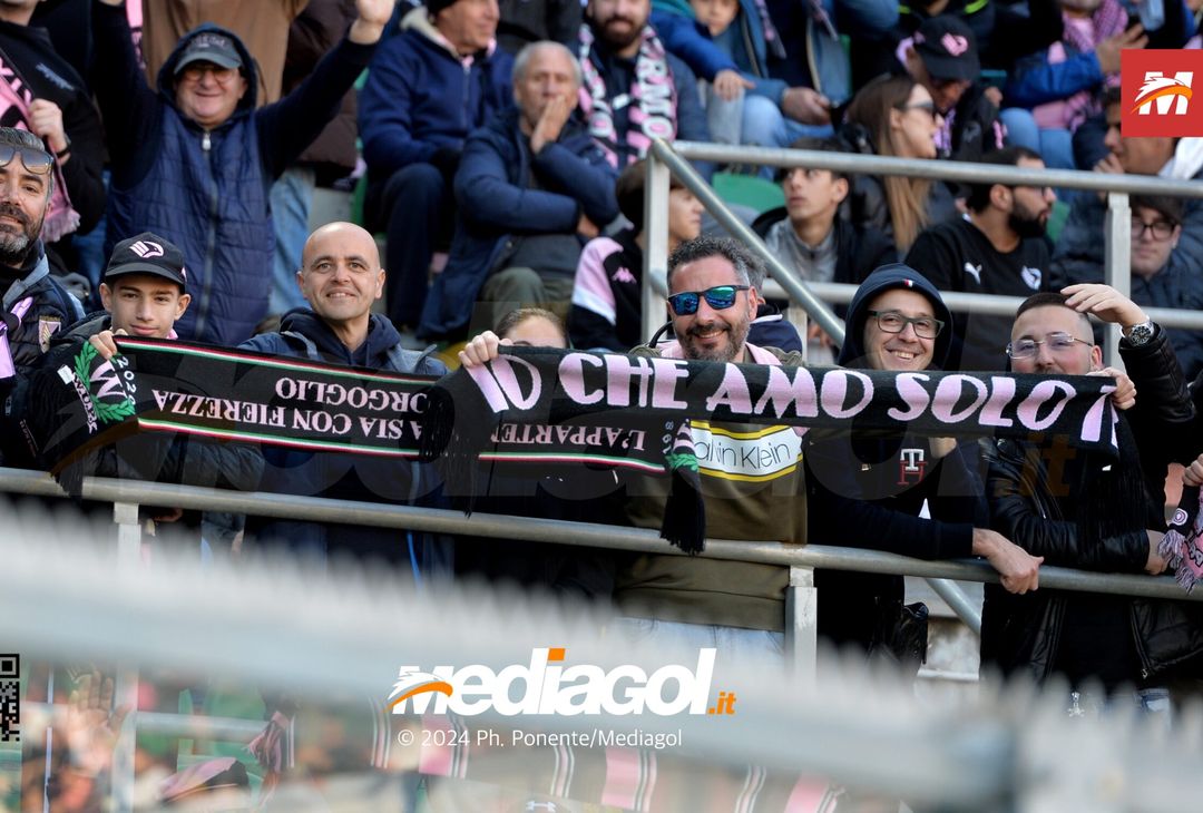 FOTOTIFO Palermo-Como 3-0, gli scatti ai tifosi al “Renzo Barbera” (GALLERY) - immagine 79