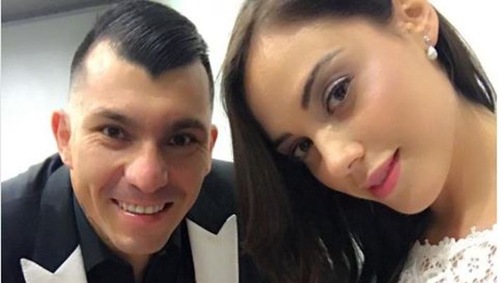 Casa Medel, ecco il dietro le quinte: il giocatore immortalato nudo dalla moglie 