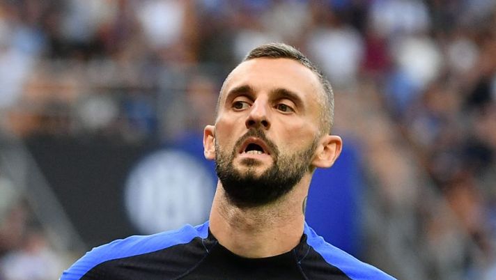 Inter Milan's Croatian midfielder Marcelo Brozovic reacts during the Italian Serie A football match between Inter Milan and Torino at the San Siro stadium in Milan, on September 10, 2022. (Photo by Isabella BONOTTO / AFP) (Photo by ISABELLA BONOTTO/AFP via Getty Images) Inter, attesa per Lautaro e Brozovic: quando tornano ad Appiano e la loro gestione - immagine 1