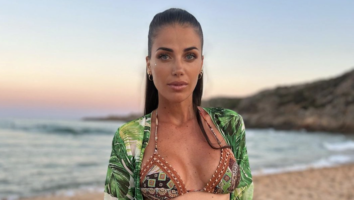 Eleonora Boi in costume è un incanto: lo scatto al tramonto conquista i fan Eleonora Boi in costume è un incanto: lo scatto al tramonto conquista i fan - immagine 1