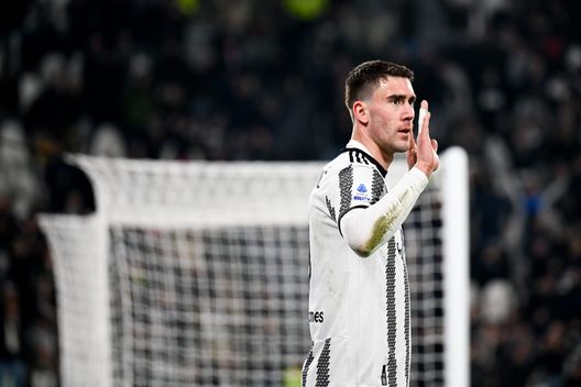 TURIN, ITALY - FEBRUARY 12: Dusan Vlahovic of Juventus refuses to celebrate after scoring against his former club, prior to his goal being disallowed for offside during the Serie A match between Juventus and ACF Fiorentina at Allianz Stadium on February 12, 2023 in Turin, Italy. (Photo by Daniele Badolato - Juventus FC/Juventus FC via Getty Images) Mauro: “Fuorigioco di Vlahovic? Una vergogna. Così si uccide il calcio”- immagine 2