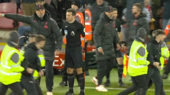 North West derby, i suoi Reds stravincono ma Klopp litiga con un tifoso…!- immagine 2