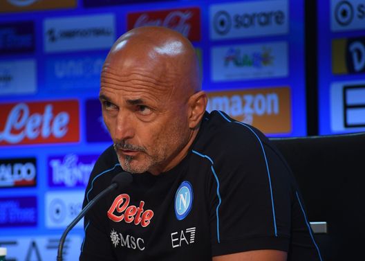 NAPLES, ITALY - AUGUST 20: Luciano Spalletti of Napoli speaks at a press conference on August 20, 2022 in Naples, Italy. (Photo by SSC NAPOLI/SSC NAPOLI via Getty Images) Spalletti Napoli
