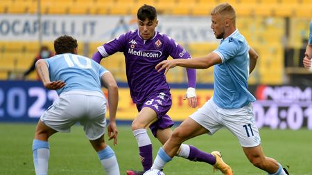 PARMA, ITALY - APRIL 28: Szimon Czyz of SS Lazio compete for the ball with Alessandro Bainco of ACF Fiorentina during the Primavera TIM Cup Final match between ACF Fiorentina and SS Lazio at Ennio Tardini Stadium on April 28, 2021 in Parma, Italy. (Photo by Marco Rosi - SS Lazio/Getty Images) PARMA, ITALY - APRIL 28: Szimon Czyz of SS Lazio compete for the ball with Alessandro Bainco of ACF Fiorentina during the Primavera TIM Cup Final match between ACF Fiorentina and SS Lazio at Ennio Tardini Stadium on April 28, 2021 in Parma, Italy. (Photo by Marco Rosi - SS Lazio/Getty Images)