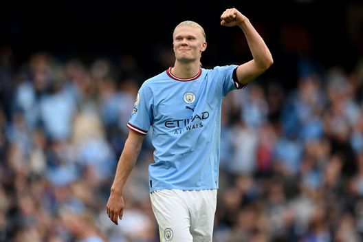 MANCHESTER, ENGLAND - OCTOBER 02: Erling Haaland of Manchester City celebrates following the Premier League match between Manchester City and Manchester United at Etihad Stadium on October 02, 2022 in Manchester, England. (Photo by Michael Regan/Getty Images) Haaland incontentabile: “Potevamo fare di più nel secondo tempo, finale un po’ sciatto” - immagine 1