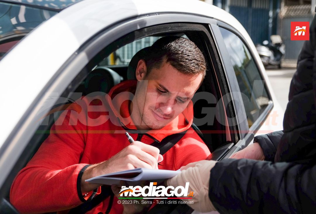 FOTO PALERMO, Orihuela e Saric: autografi e selfie con i tifosi rosanero  (Gallery) - immagine 21