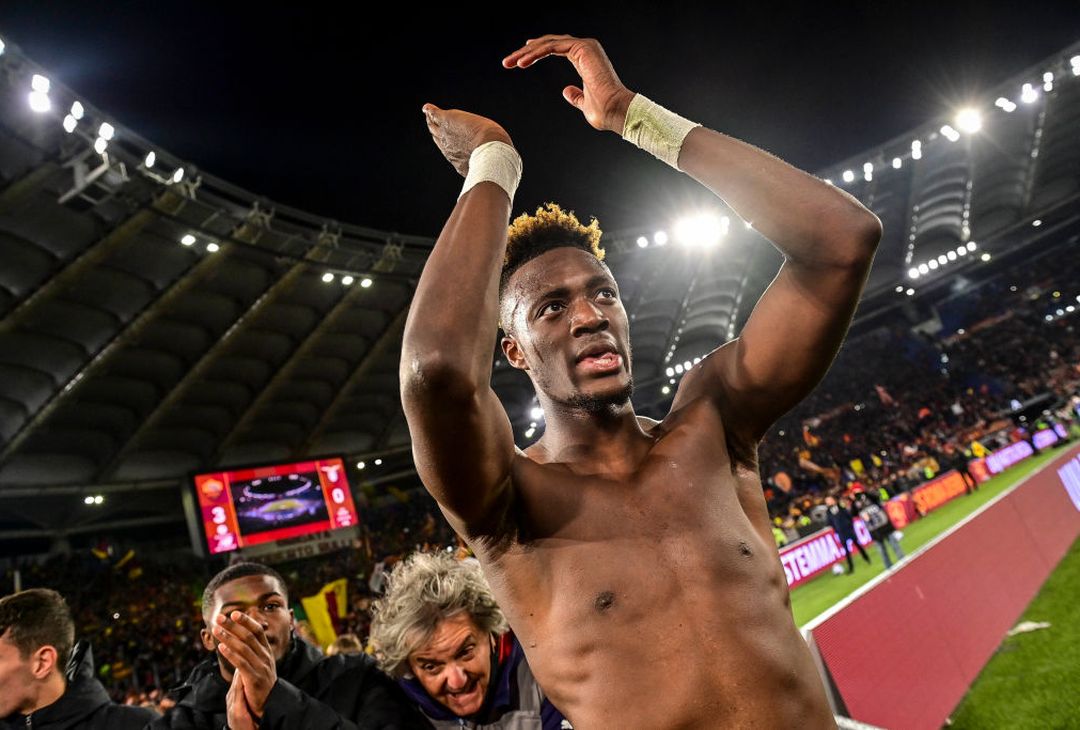 La Roma si scatena: Mancini con la bandiera, Abraham si spoglia – FOTO GALLERY - immagine 29