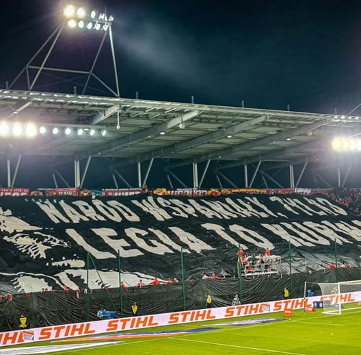 Gol annullato e lanci di oggetti al derby di Polonia: il Legia vince dopo 9 anni di attesa- immagine 2
