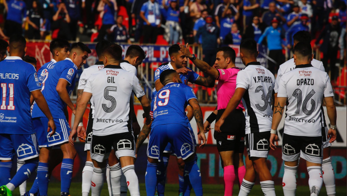 Santiago, da 9 anni l’Universidad de Chile non sa più vincere un derby: sconfitta 1-3 dal Colo Colo Santiago, da 9 anni l’Universidad de Chile non sa più vincere un derby: sconfitta 1-3 dal Colo Colo - immagine 1