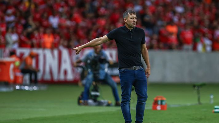 PORTO ALEGRE, BRAZIL - FEBRUARY 11: Eduardo Coudet coach of Internacional gestures during the match between Internacional and Universidad de Chile as part of Copa CONMEBOL Libertadores 2020 Qualifications on February 11, 2020 in Porto Alegre, Brazil. (Photo by Lucas Uebel/Getty Images) PORTO ALEGRE, BRAZIL - FEBRUARY 11: Eduardo Coudet coach of Internacional gestures during the match between Internacional and Universidad de Chile as part of Copa CONMEBOL Libertadores 2020 Qualifications on February 11, 2020 in Porto Alegre, Brazil. (Photo by Lucas Uebel/Getty Images)