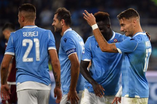 ROME, ITALY - OCTOBER 30: Ciro Immobile of SS Lazio celebrates a third goal a penalty with his team mates during the Serie A match between SS Lazio and Torino FC at Stadio Olimpico on October 30, 2019 in Rome, Italy. (Photo by Marco Rosi/Getty Images) ROME, ITALY - OCTOBER 30: Ciro Immobile of SS Lazio celebrates a third goal a penalty with his team mates during the Serie A match between SS Lazio and Torino FC at Stadio Olimpico on October 30, 2019 in Rome, Italy. (Photo by Marco Rosi/Getty Images)