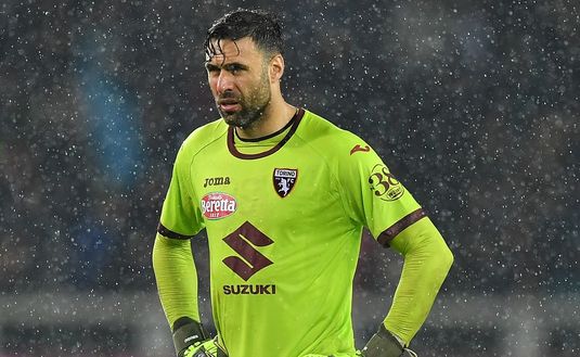  TURIN, ITALY - NOVEMBER 23: Salvatore Sirigu of Torino FC looks dejected at the end of the Serie A match between Torino FC and FC Internazionale at Stadio Olimpico di Torino on November 23, 2019 in Turin, Italy. (Photo by Valerio Pennicino/Getty Images) 