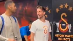 Mertens, rimpatriata con Ghoulam: il belga lascia lo stadio col borsone del Napoli