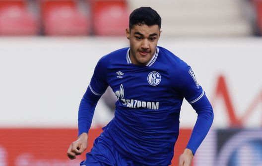 Ozan Kabak (difensore Schalke 04), obiettivo di calciomercato del Milan | AC Milan News (Getty Images) Ozan Kabak (difensore Schalke 04), obiettivo di calciomercato del Milan | AC Milan News (Getty Images)