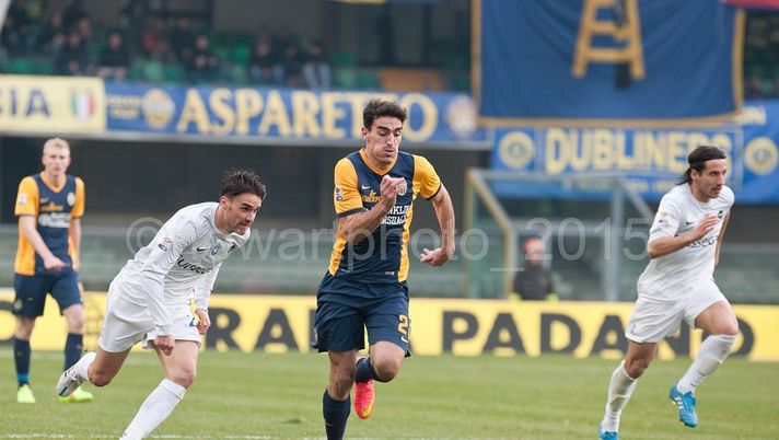 Lazaros Christodoulopoulos con la maglia del Verona, durante la stagione 2014/15 